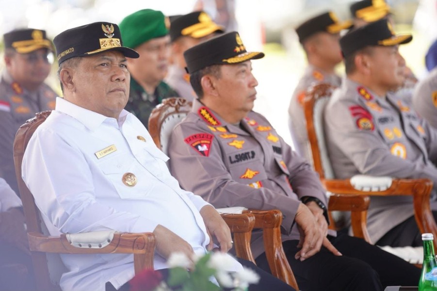 Kapolri Tinjau Operasional Pabrik Pupuk, Serahkan 80 Ton Bantuan