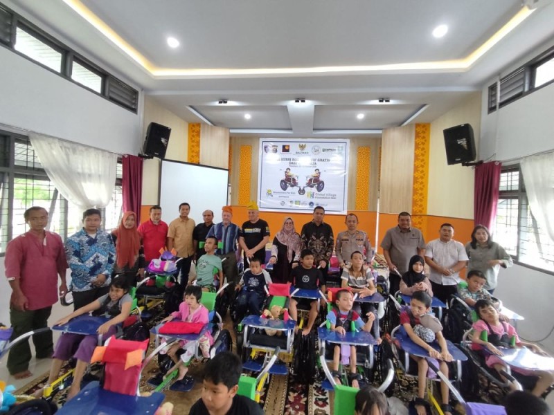 Australia Bantu 40 Kursi Roda Adaptif Gratis untuk Anak Disabilitas Riau
