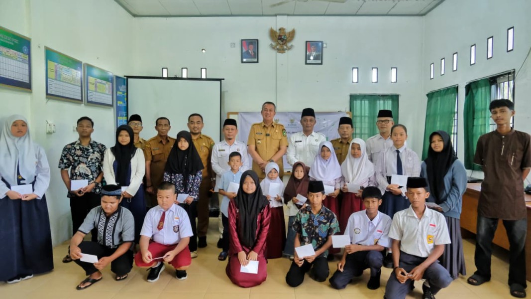 Baznas Salurkan Zakat di Meranti, Wabup Muzamil : Gunakan Dengan Bijak