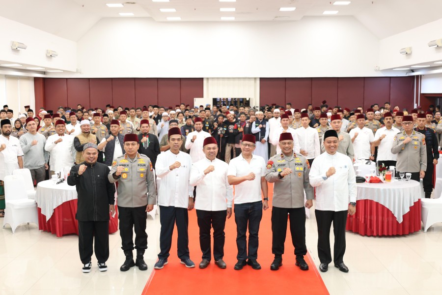 Polda Riau Gelar Kajian Subuh Ilmiah Bersama Ustaz Abdul Somad dan Rocky Gerung