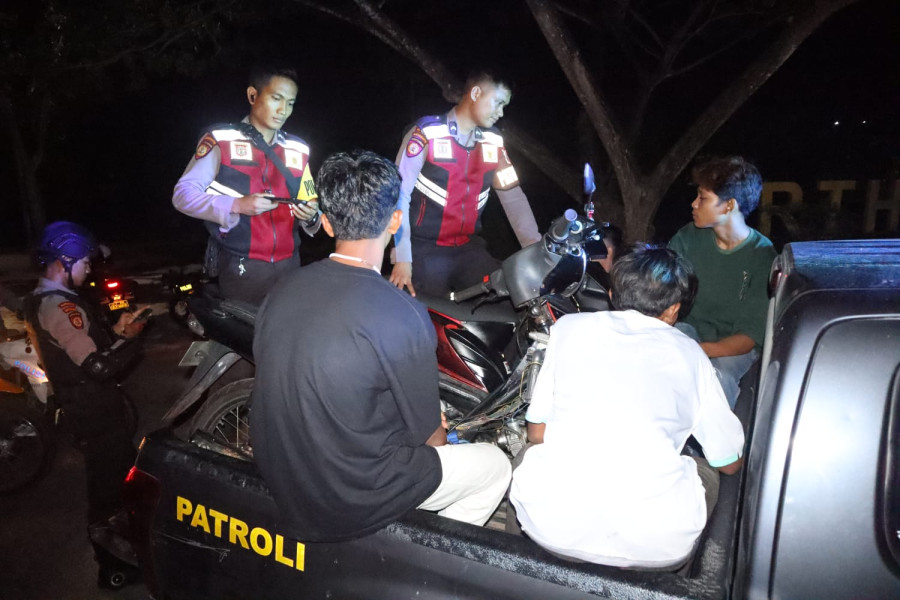 Patroli Rutin Polres Kepulauan Meranti Amankan Sejumlah Pemuda dan Sepeda Motor