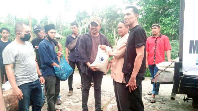 Keliling Kampung, Sahabat MT Salurkan Bantuan Beras dan Masker