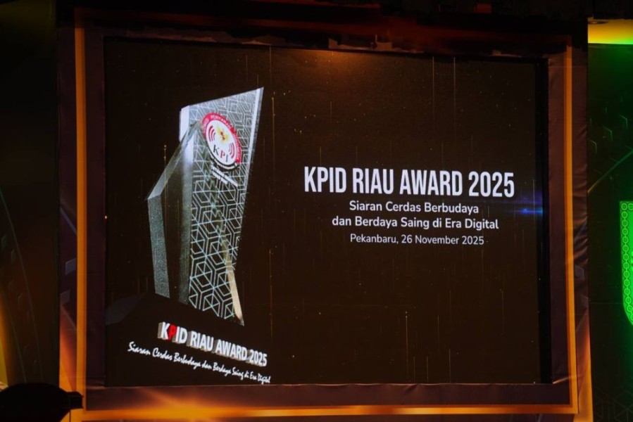 Bupati Bengkalis Raih KPID Riau Award 2025 Kategori Tokoh Peduli Penyiaran