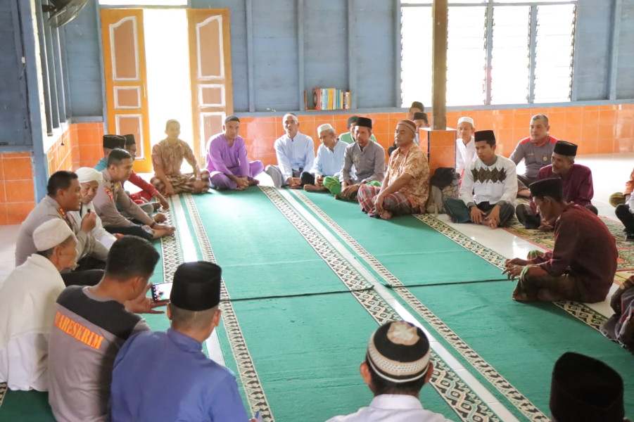 Kapolres Andi Yul Sampaikan Pesan Kamtibmas kepada Masyarakat Desa Batang Meranti