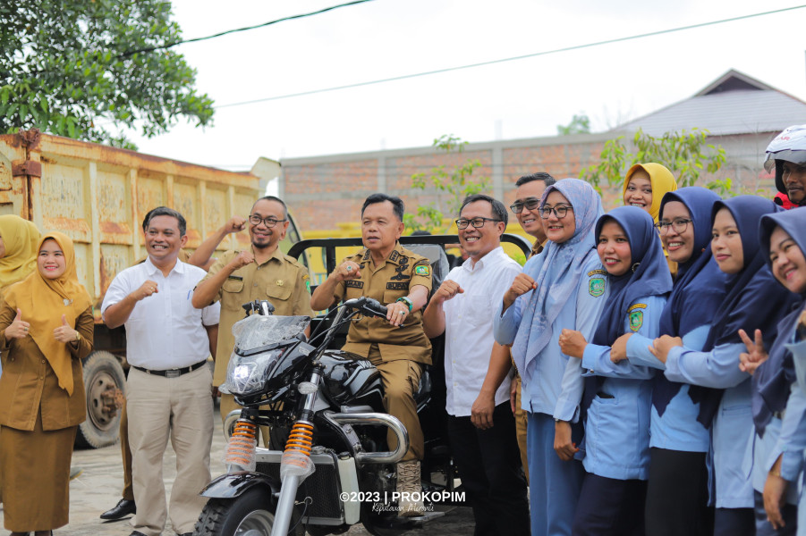 Plt Bupati Asmar Terima 2 Unit Motor Roda Tiga dari RAPP