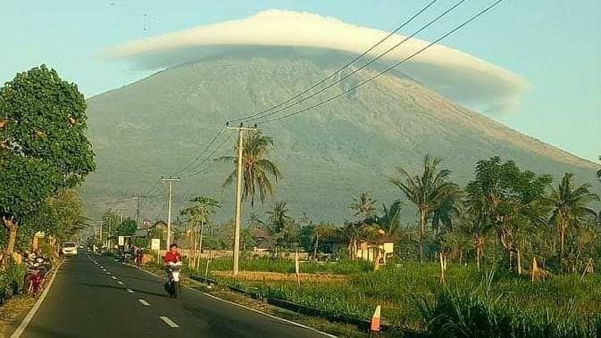Gunung Semeru Empat Kali Erupsi Dengan Tinggi Letusan Hingga 1 KM