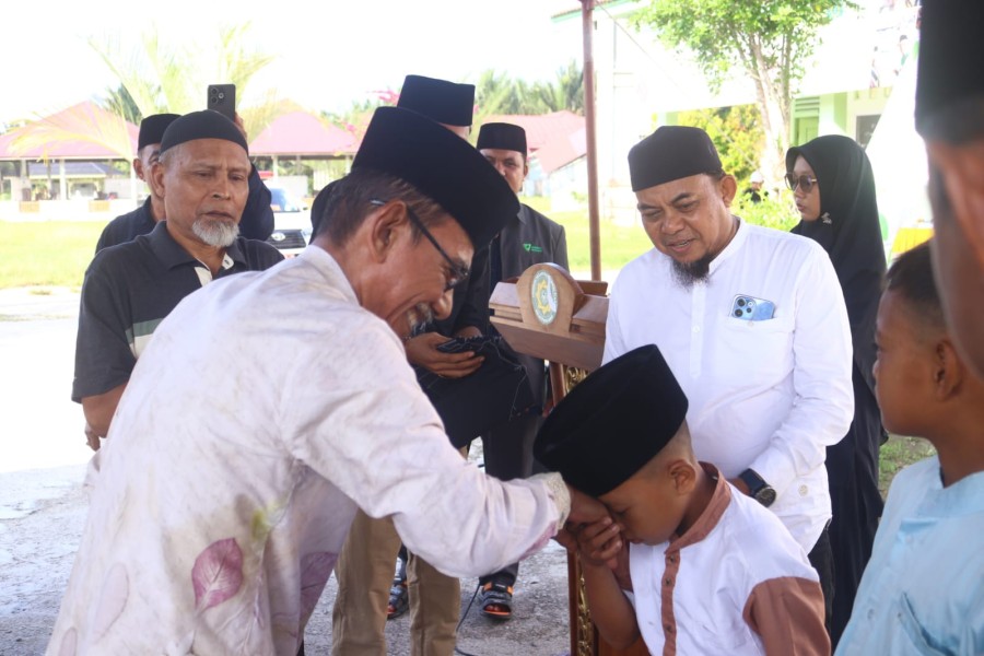 Khitanan Massal di Ponpes Darul Fikri, Pemkab Meranti Apresiasi Semangat Gotong Royong Bantu Masyarakat