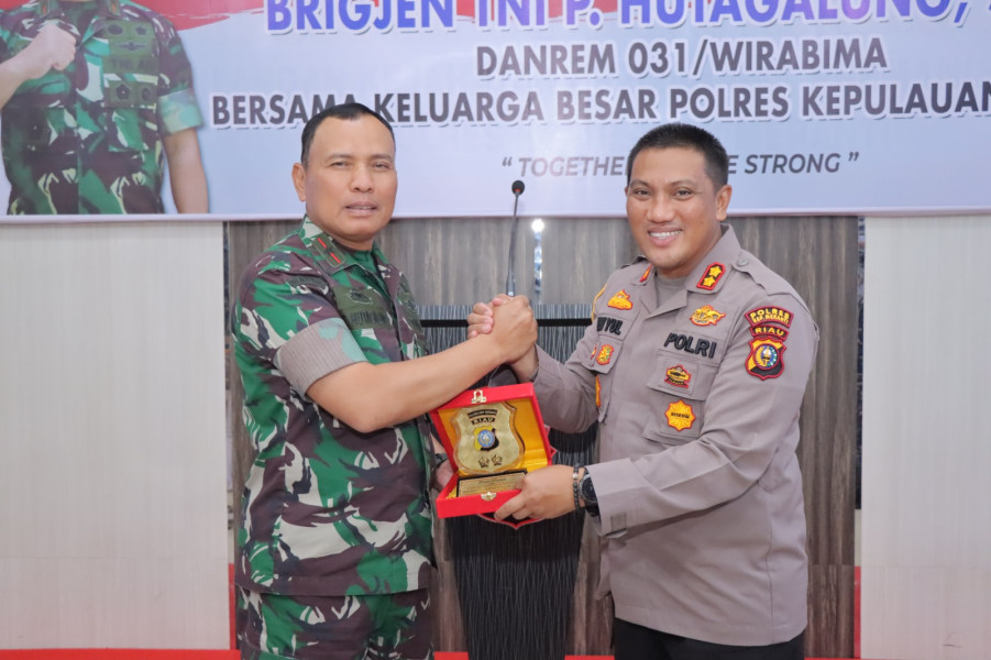 Kapolres Meranti Terima Kunker dan Silahturahmi Danrem 031 Wira Bima, Sekaligus Serahkan Bansos ke Pengurus Masjid