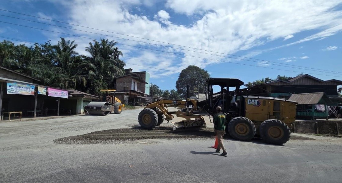 Pemerintah Provinsi Riau Perbaiki Ruas Jalan di Rokan Hulu