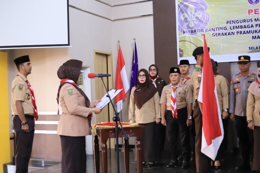 Ismiatun Lantik Pengurus Kwarran Gerakan Pramuka Kecamatan Tebingtinggi