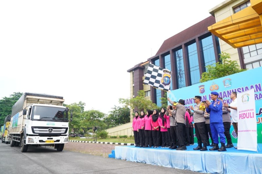 Polda Riau Kirim 6 Truk Bantuan Misi Kemanusiaan di Aceh, Sumut dan Sumbar