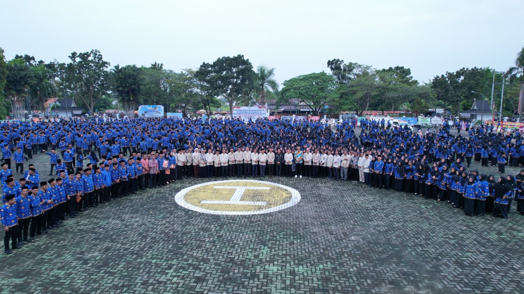 Bupati Kepulauan Meranti Serahkan 1.670 SK PPPK Paruh Waktu