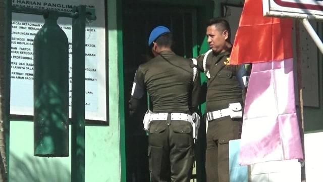 Oknum Anggota TNI Jual Ratusan Amunisi ke KKSB