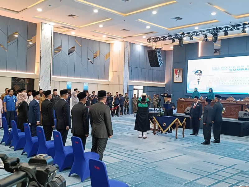 Wali Kota Pekanbaru Lantik Sekda Baru dan Enam Pejabat Eselon