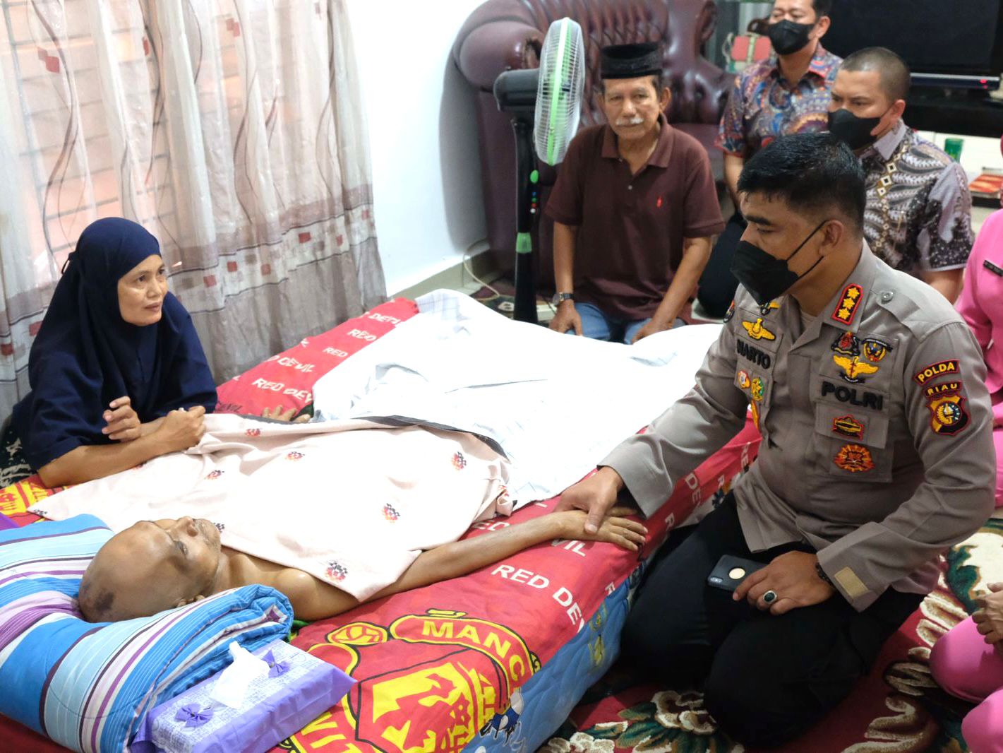 Tim Anjangsana Polda Riau Kunjungi Keluarga Jurnalis Mitra