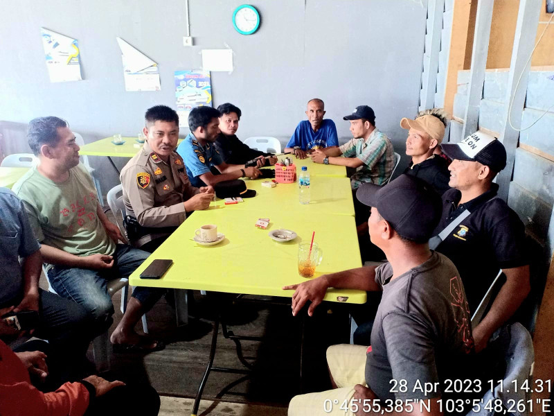 Rutinitas Jumat Curhat, Polsek Jajaran Polres Meranti Bahas Berbagai Hal dengan Masyarakat