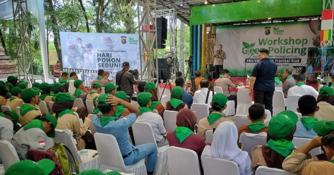 Rocky Gerung : Masa Depan Indonesia Hijau Lahir dari Inisiatif Anak Muda Riau