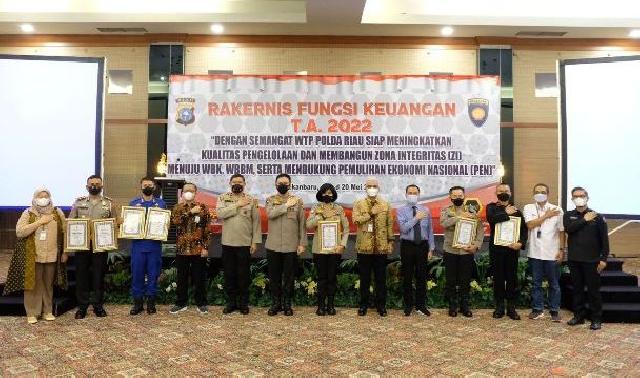 Kapolda Iqbal Bangga Atas 8 Prestasi Bidang Keuangan Polda Riau