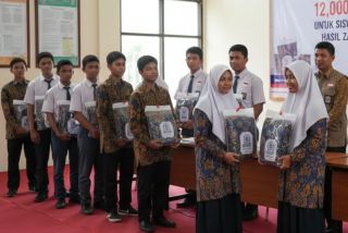 Hasil Pengumpulan Zakat di Riau, 12 Ribu Siswa SMA Bakal Terima Bantuan Seragam Gratis