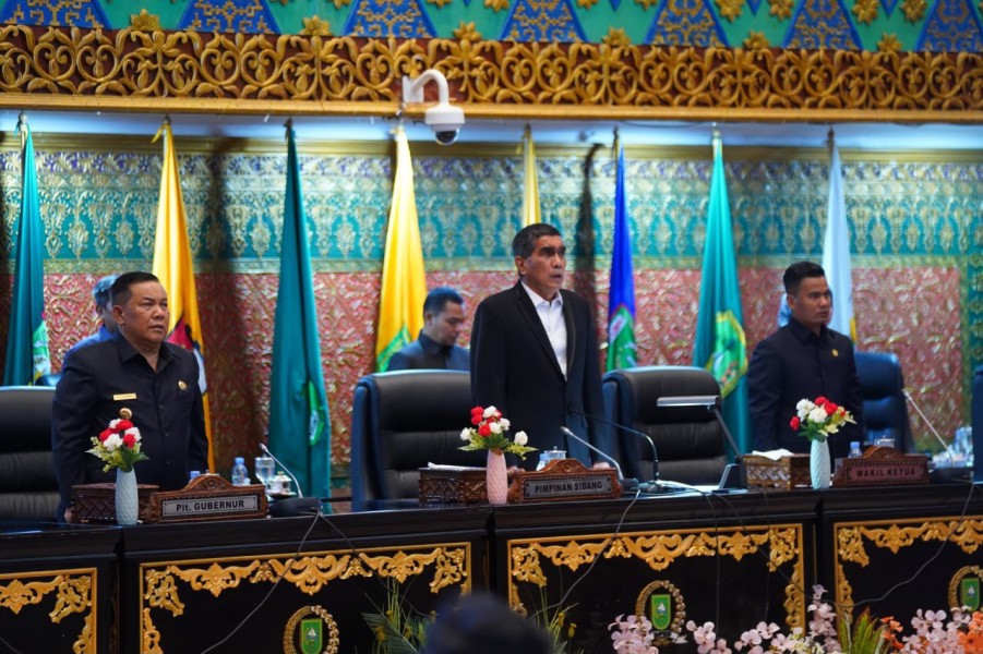 Plt Gubri Terima Pandangan Fraksi, Infrastruktur Jadi Sorotan DPRD Riau