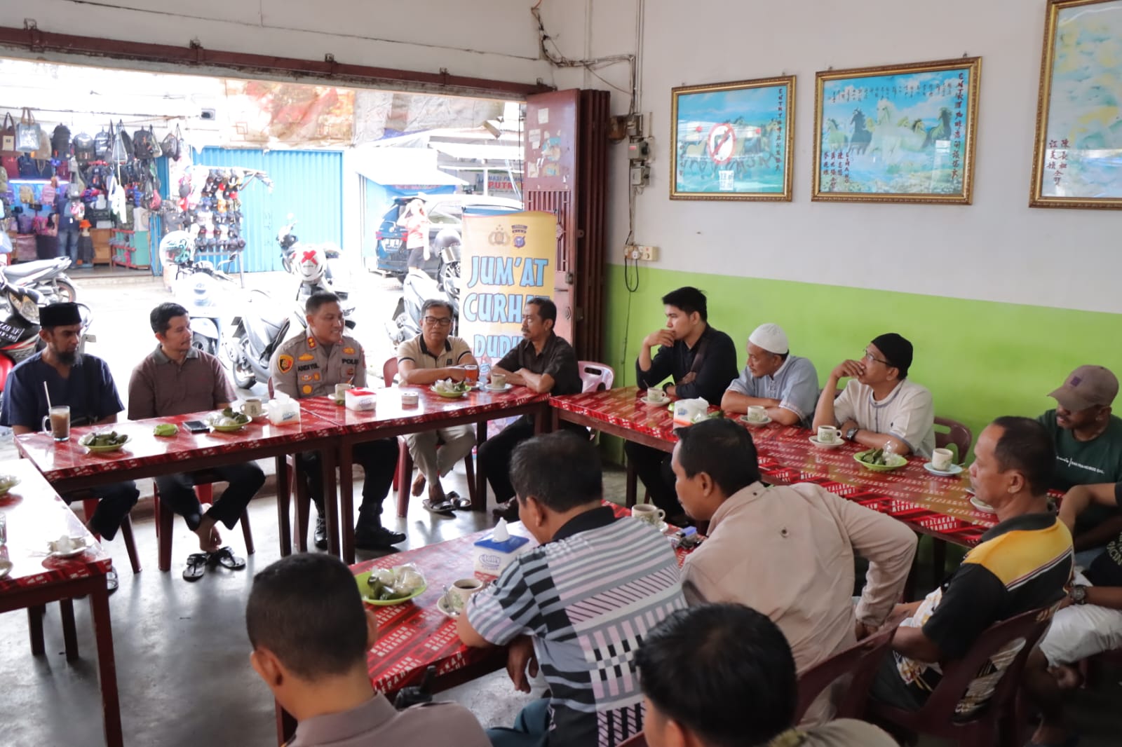 Jumat Curhat, Kapolres Kepulauan Meranti Rangkul IKMR dan Pedagang Pasar Dukung Tugas Polisi